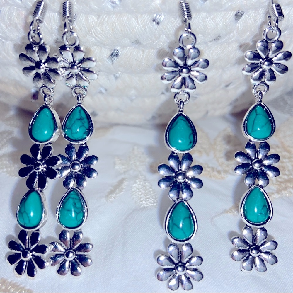 NWT Silver Flowers w/Turquoise Dangling Earrings- About 2.5” Long- Cute w/Jeans - Picture 5 of 16